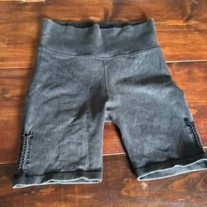 Offline by Aerie Hi-Rise Textured Macrame 7" Bike Size Small